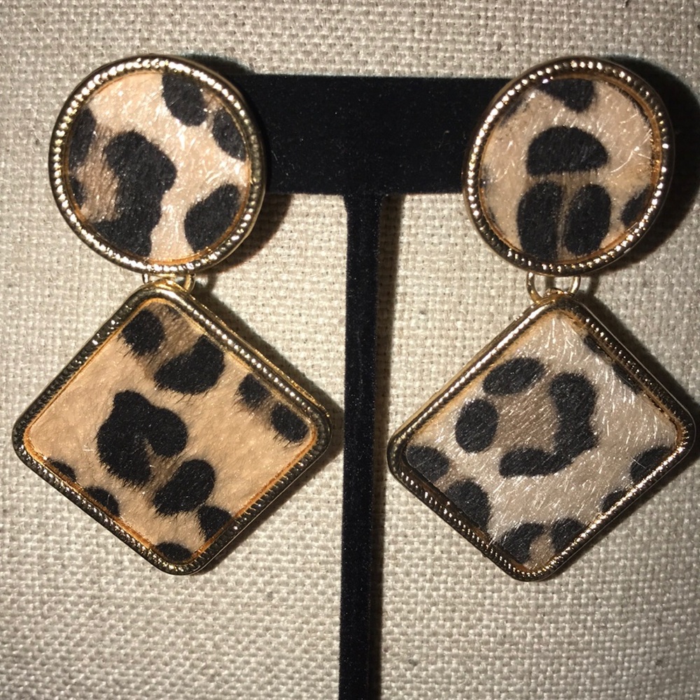New Leopard Print pierced earrings.